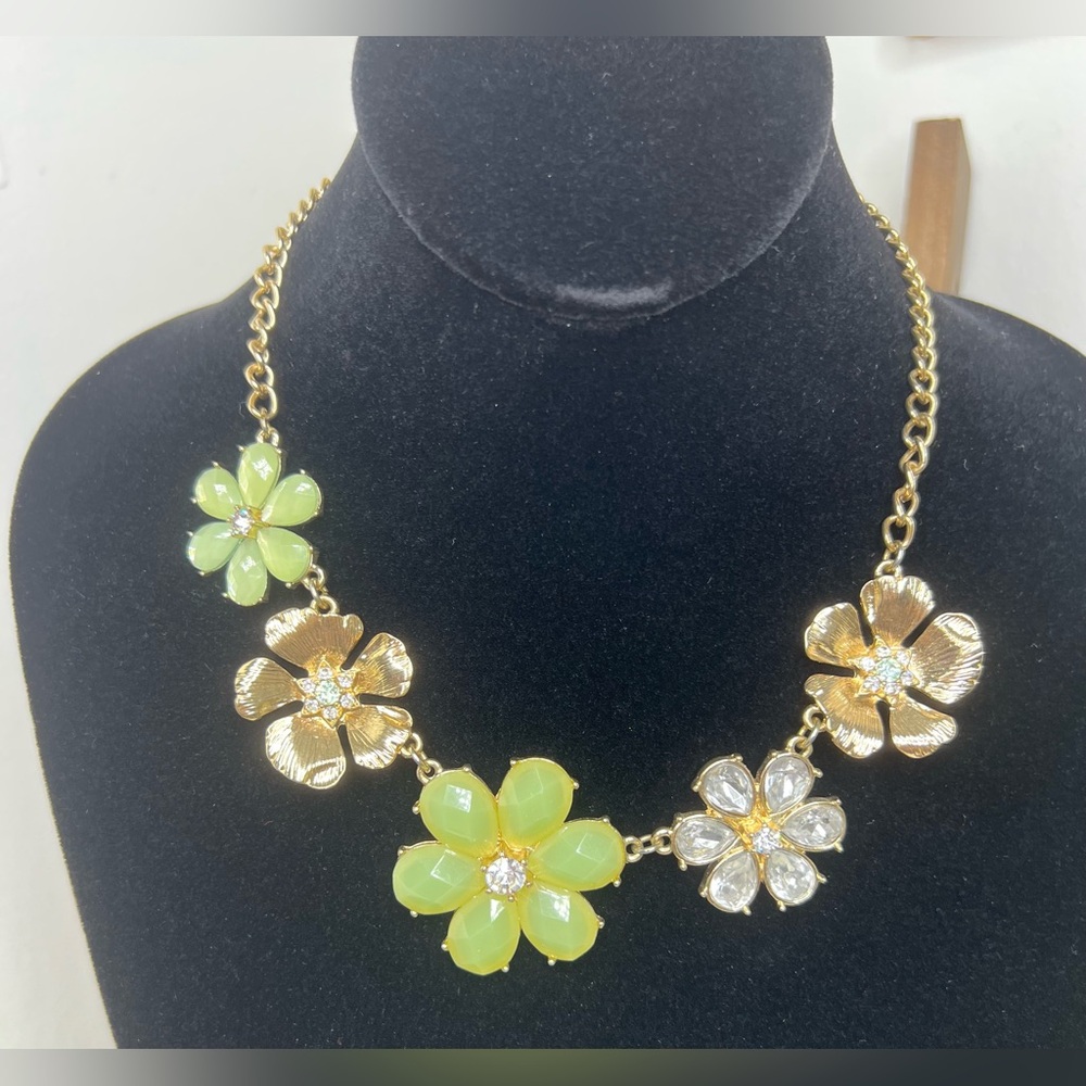 Floral Petal Rhinestone Necklace